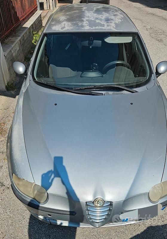 Usado Alfa Romeo 147 116 CV (85 kW) 2002 Gris Utilitario