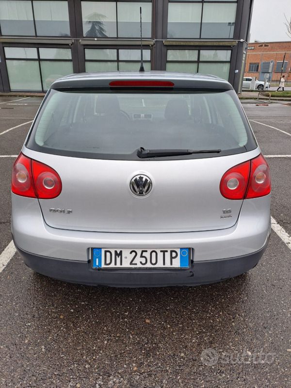 Usata VW Golf V 102 CV (75 kW) 2007 Grigio Berlina