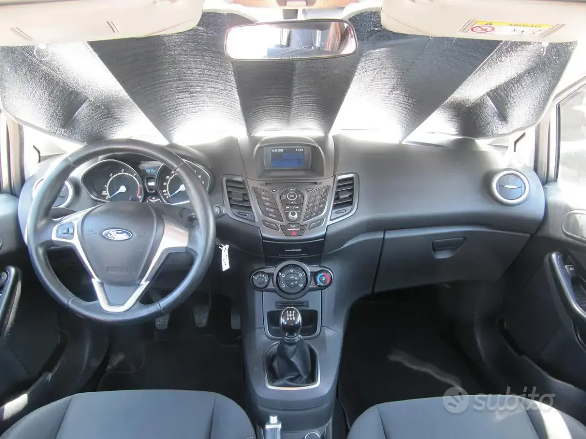 Usata Ford Fiesta 75 CV (55 kW) 2016 Grigio Utilitaria