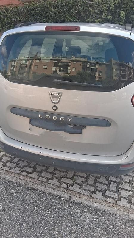 Grigio Usata 2016 Dacia Lodgy Monovolume | 5000 € (Ottimo prezzo) - Immagine 1/3