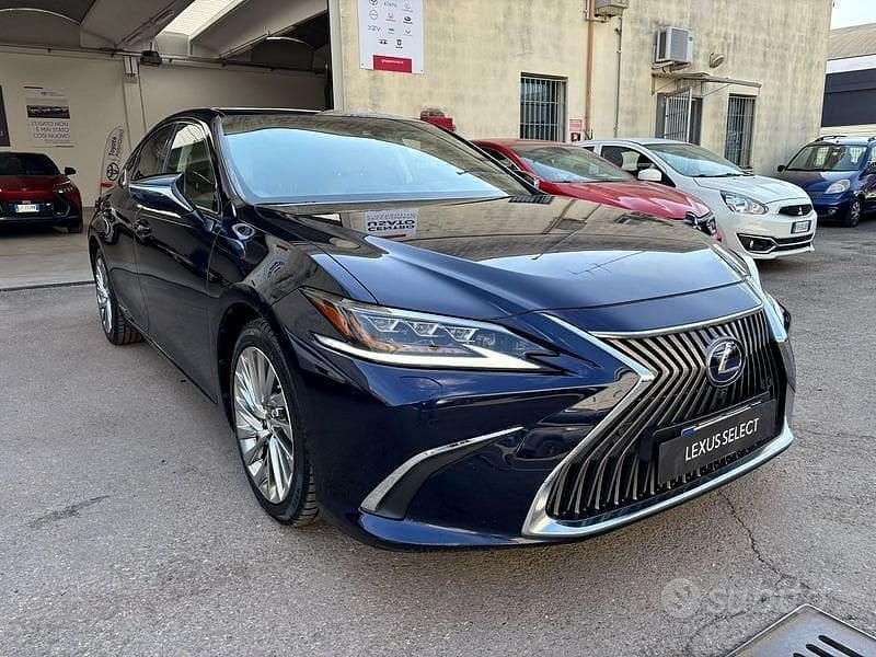 Usata Lexus ES300H Luxury Line 217 CV (159 kW) 2022 Blu Berlina