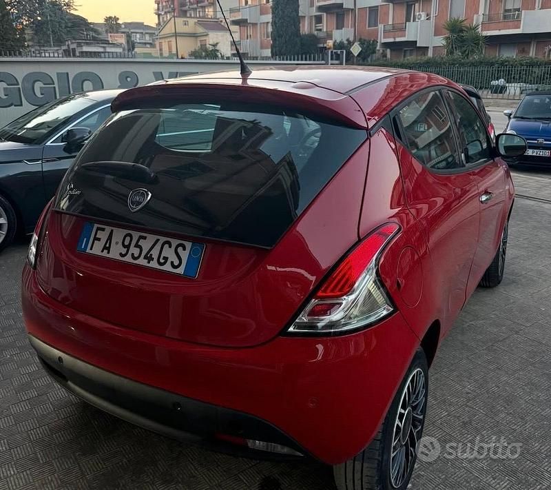 Usata Lancia Ypsilon 80 CV (58 kW) 2015 Utilitaria