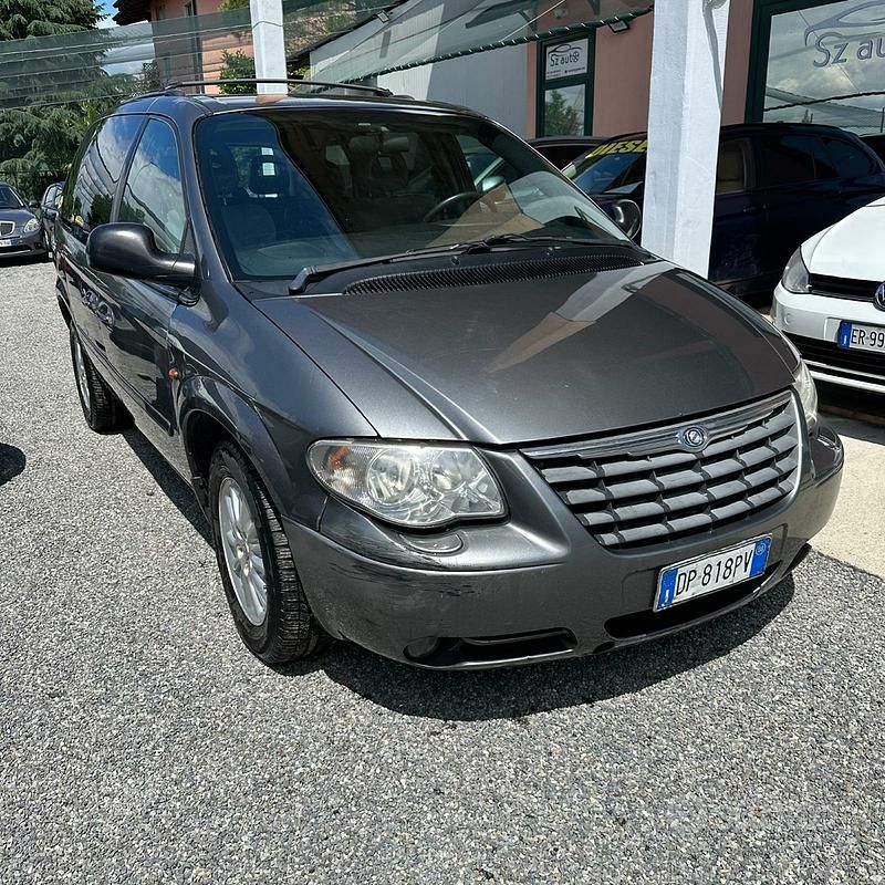 Usata Chrysler Voyager 150 CV (110 kW) 2008 Grigio Monovolume