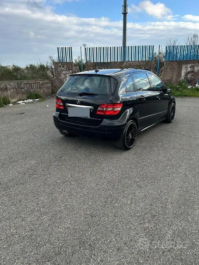 Usata Mercedes B180 109 CV (80 kW) 2007 Nero Monovolume