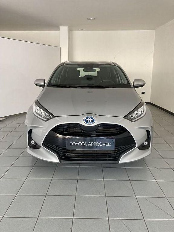 Usata Toyota Yaris Hybrid Trend 115 CV (84 kW) 2021 Grigio Utilitaria