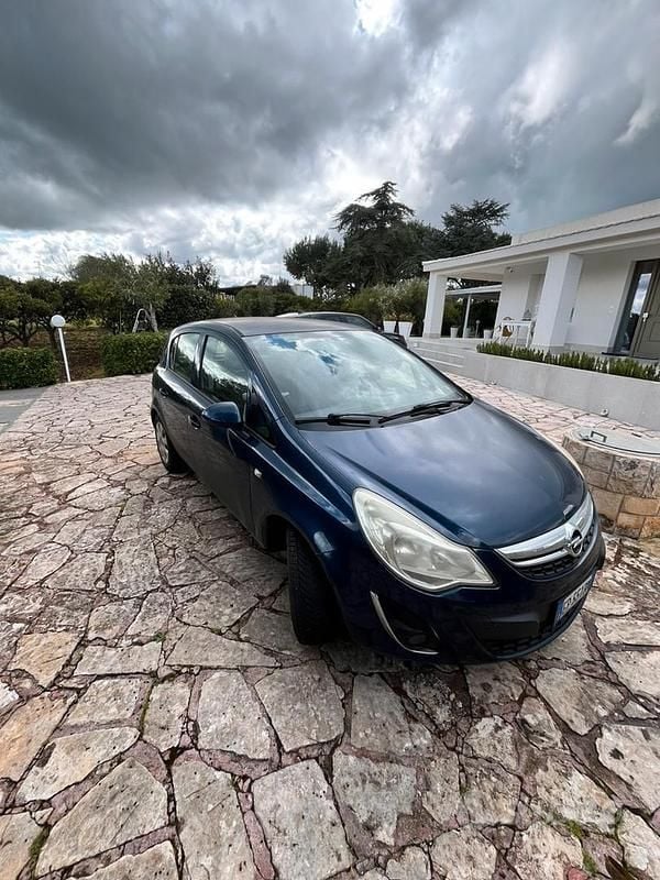 Usata Opel Corsa 85 CV (62 kW) 2012 Blu Utilitaria