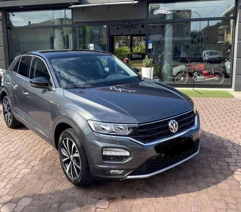 Usata VW T-Roc R-line 116 CV (85 kW) 2020 Nero SUV