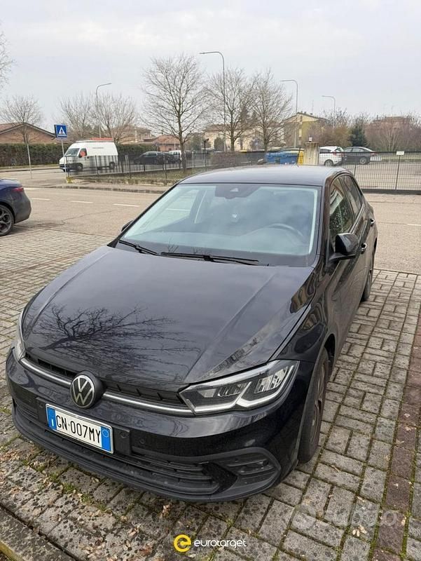 Usata VW Polo Life 95 CV (69 kW) 2023 Nero Utilitaria