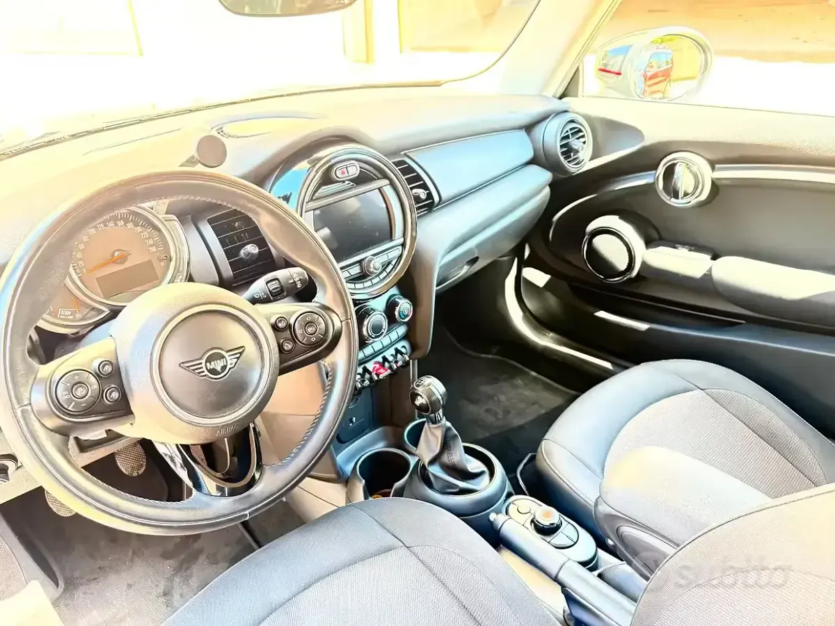 Usata Mini ONE 75 CV (55 kW) 2020 Nero Utilitaria