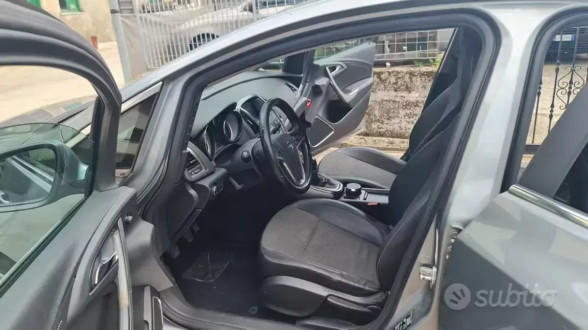 Usata Opel Astra Cosmo 125 CV (91 kW) 2010 Berlina
