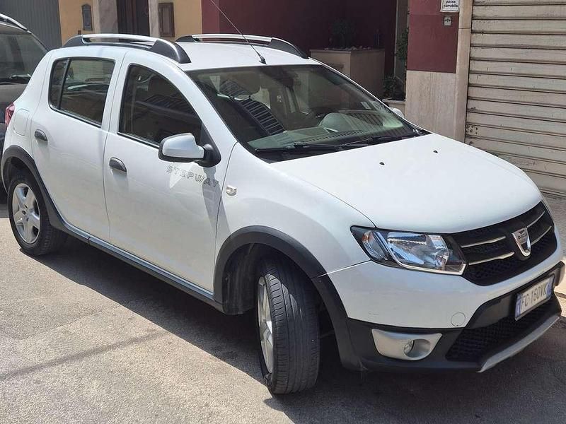 Bianco Usata 2016 Dacia Sandero Prestige Due volumi | 7500 € (Buon prezzo) - Immagine 1/4