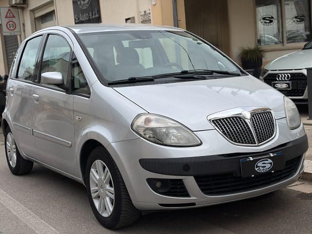 Usata Lancia Musa 95 CV (69 kW) 2005 Argento Monovolume