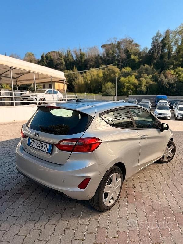 Usata Ford Fiesta 85 CV (62 kW) 2018 Grigio Utilitaria