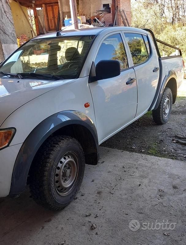 Usata Mitsubishi L200 136 CV (100 kW) 2009 Bianco Pick-up
