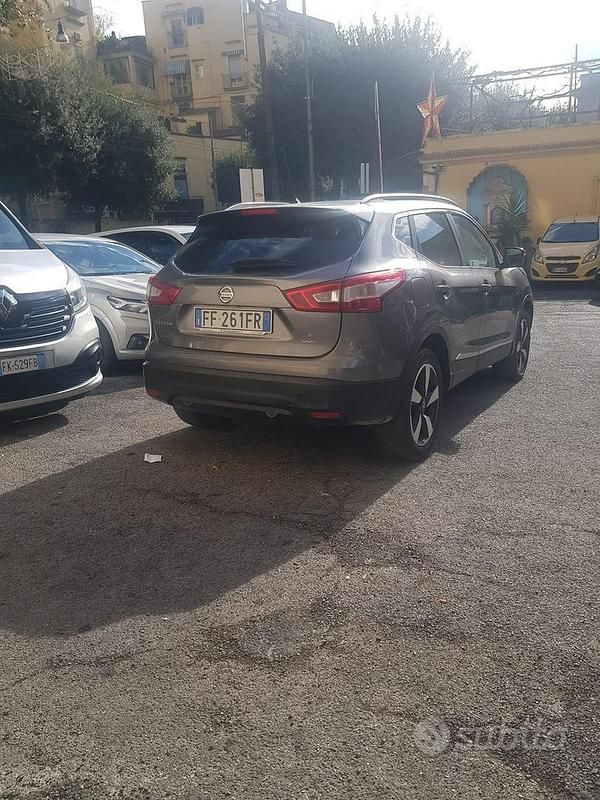 Usata Nissan Qashqai Tekna 115 CV (84 kW) 2016 Grigio SUV