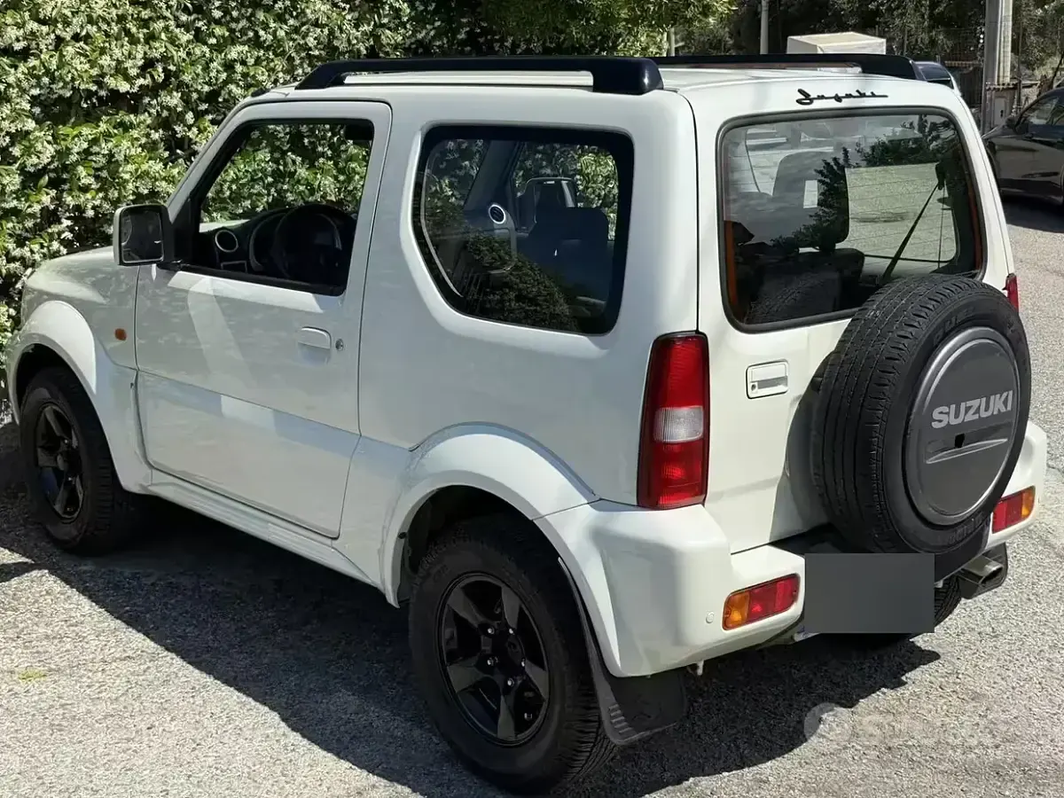 Usata Suzuki Jimny 86 CV (63 kW) 2009 Bianco SUV