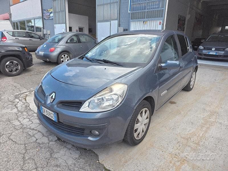 Usata Renault Clio II 75 CV (55 kW) 2009 Grigio Berlina