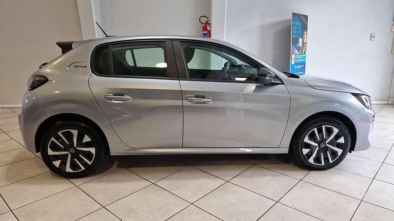 Nuova Peugeot 208 Style 101 CV (74 kW) 2026 Grigio artense met Utilitaria