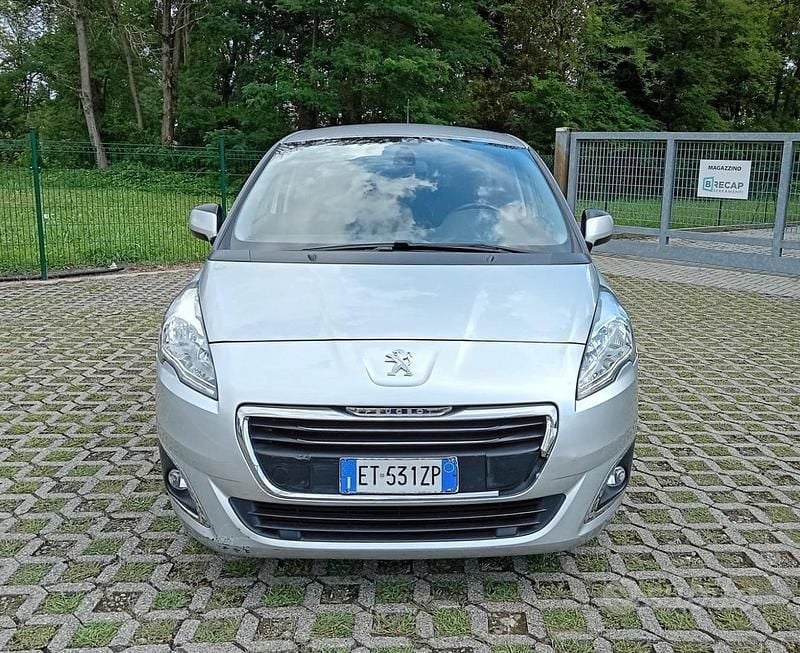Usata Peugeot 5008 115 CV (84 kW) 2014 Grigio Monovolume