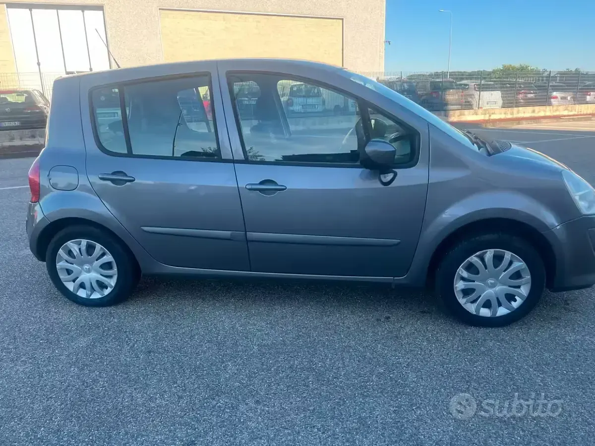 Usata Renault Modus 75 CV (55 kW) 2012 Grigio Monovolume