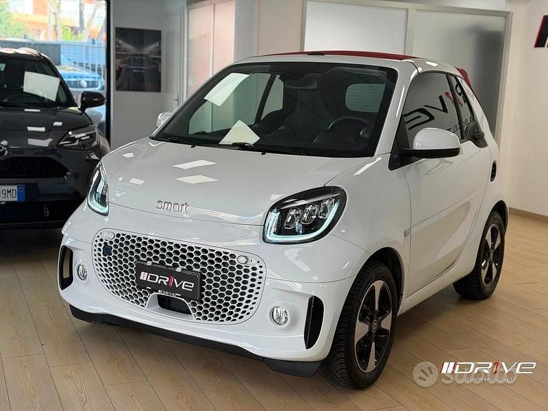 Usata Smart ForTwo Electric Drive Prime 60 kW (82 CV) 2021 Bianco Cabrio