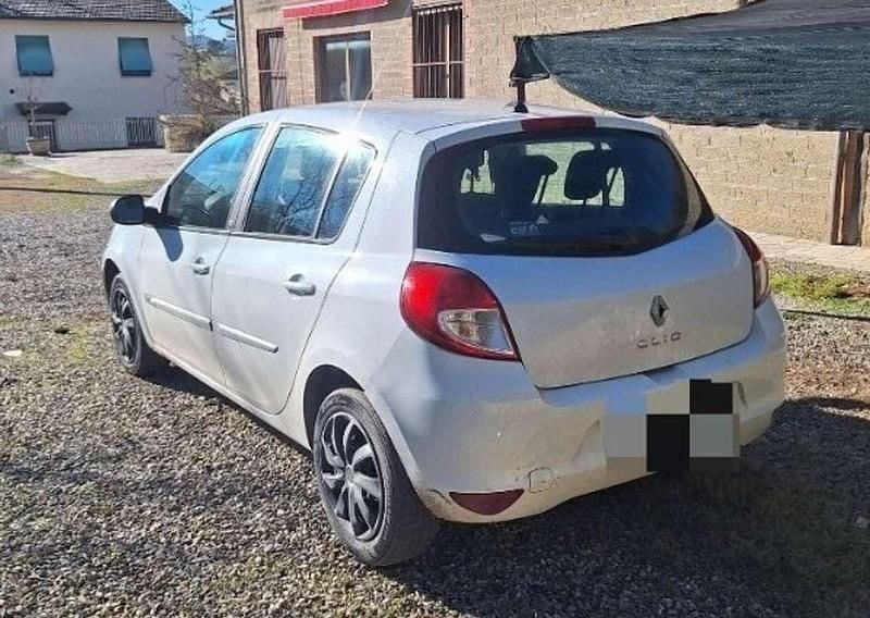 Usata Renault Clio II 75 CV (55 kW) 2011 Berlina