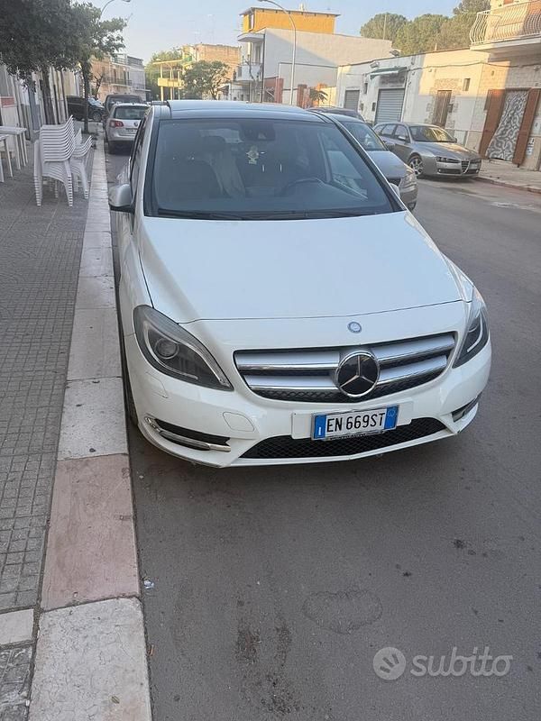 Usata Mercedes B180 2012 Bianco Monovolume