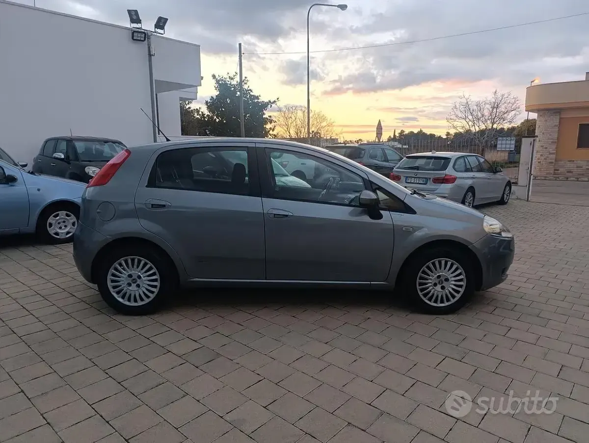 Usata Fiat Grande Punto Dynamic 65 CV (47 kW) 2006 Grigio Utilitaria