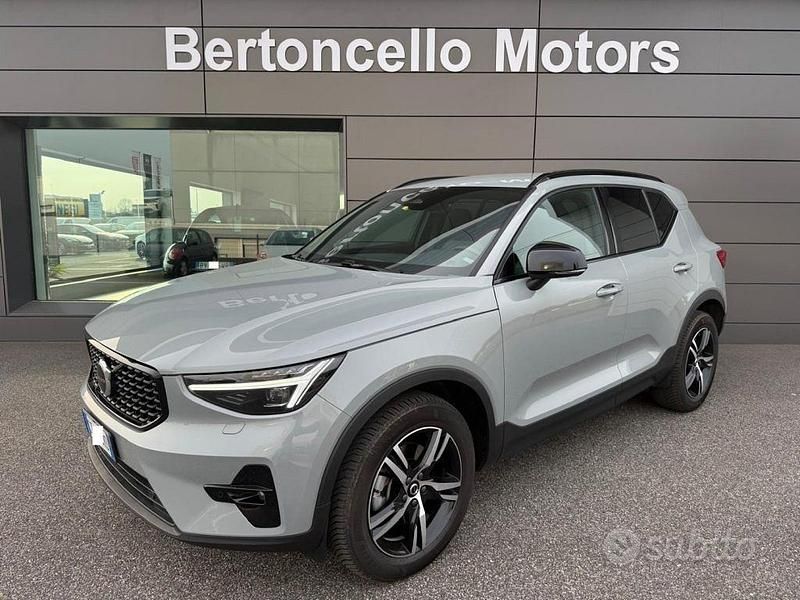 Usata Volvo XC40 Plus 163 CV (119 kW) 2024 Grigio SUV