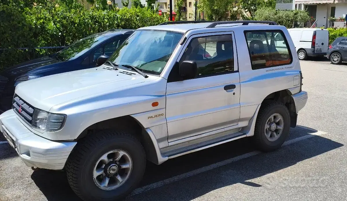 Usata Mitsubishi Pajero 100 CV (73 kW) 1999 Grigio SUV