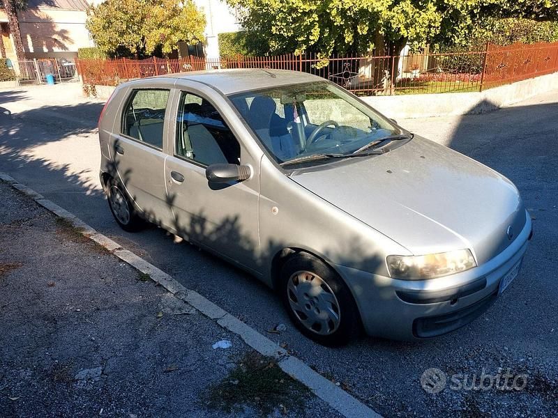 Usata Fiat Punto 60 CV (44 kW) 2001 Grigio Berlina