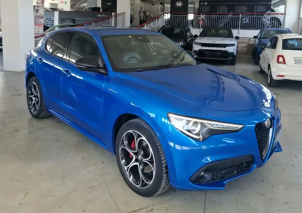Usata Alfa Romeo Stelvio Veloce 210 CV (154 kW) 2022 Blu/azzurro SUV