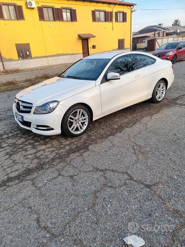 Usata Mercedes C220 177 CV (130 kW) 2012 Bianco Coupé