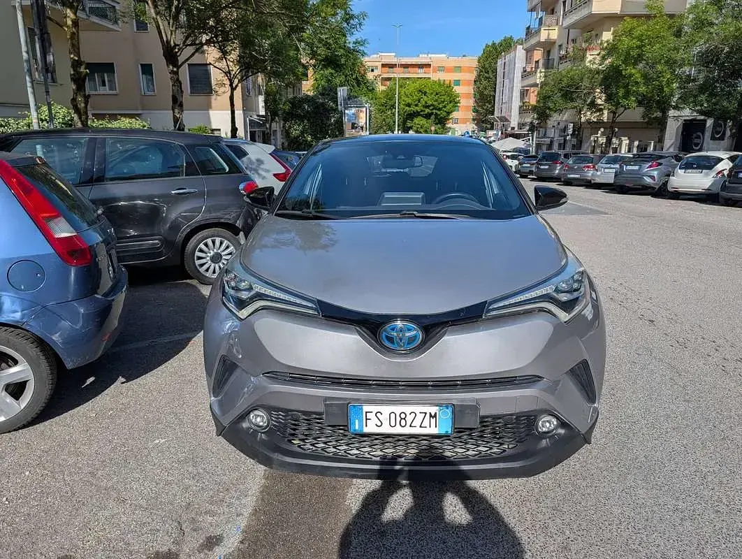 Usata Toyota C-HR Style 98 CV (72 kW) 2017 Argento SUV