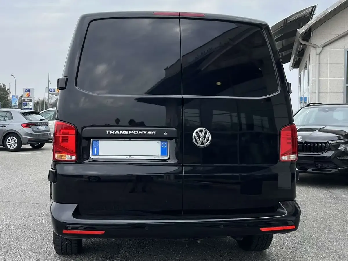 Usata VW Transporter 150 CV (110 kW) 2022 Deep black Furgone