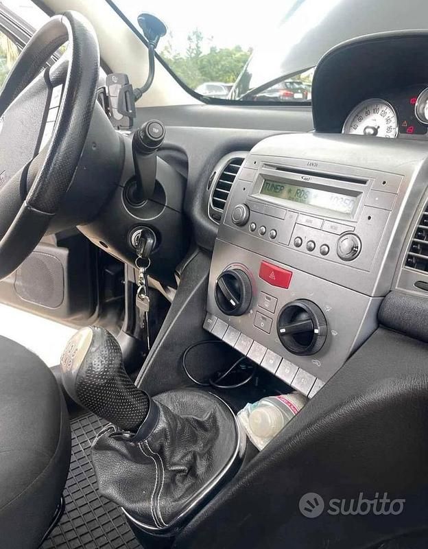 Usata Lancia Ypsilon 75 CV (55 kW) 2006 Nero Utilitaria