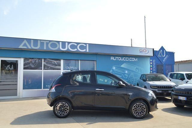 Usata Lancia Ypsilon Silver 69 CV (50 kW) 2024 Nero Utilitaria