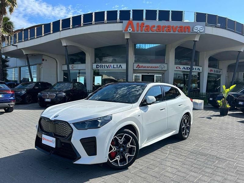Bianco Usata 2024 BMW iX2 M Sport SUV | 39.000 € (Buon prezzo) - Immagine 1/4
