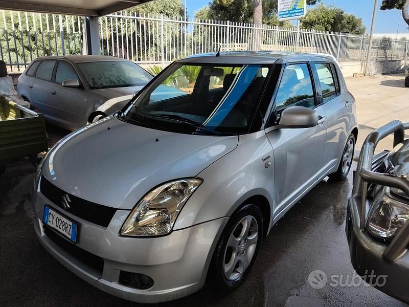 Usata Suzuki Swift 70 CV (51 kW) 2005 Grigio Utilitaria