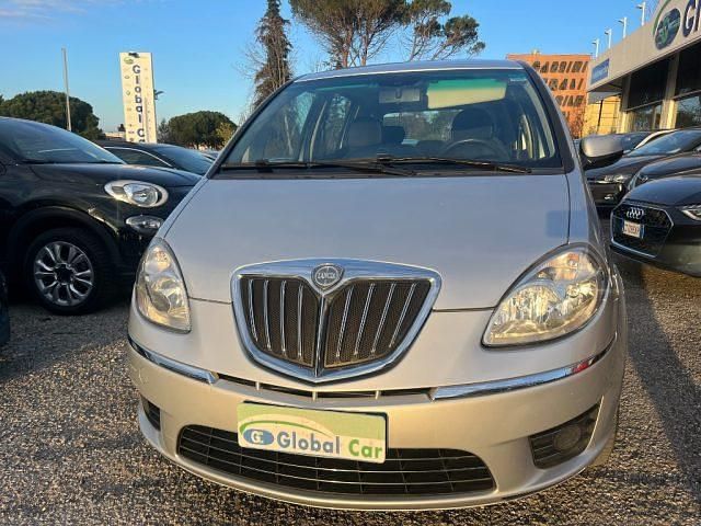 Usata Lancia Musa Gold 95 CV (69 kW) 2011 Argento Monovolume