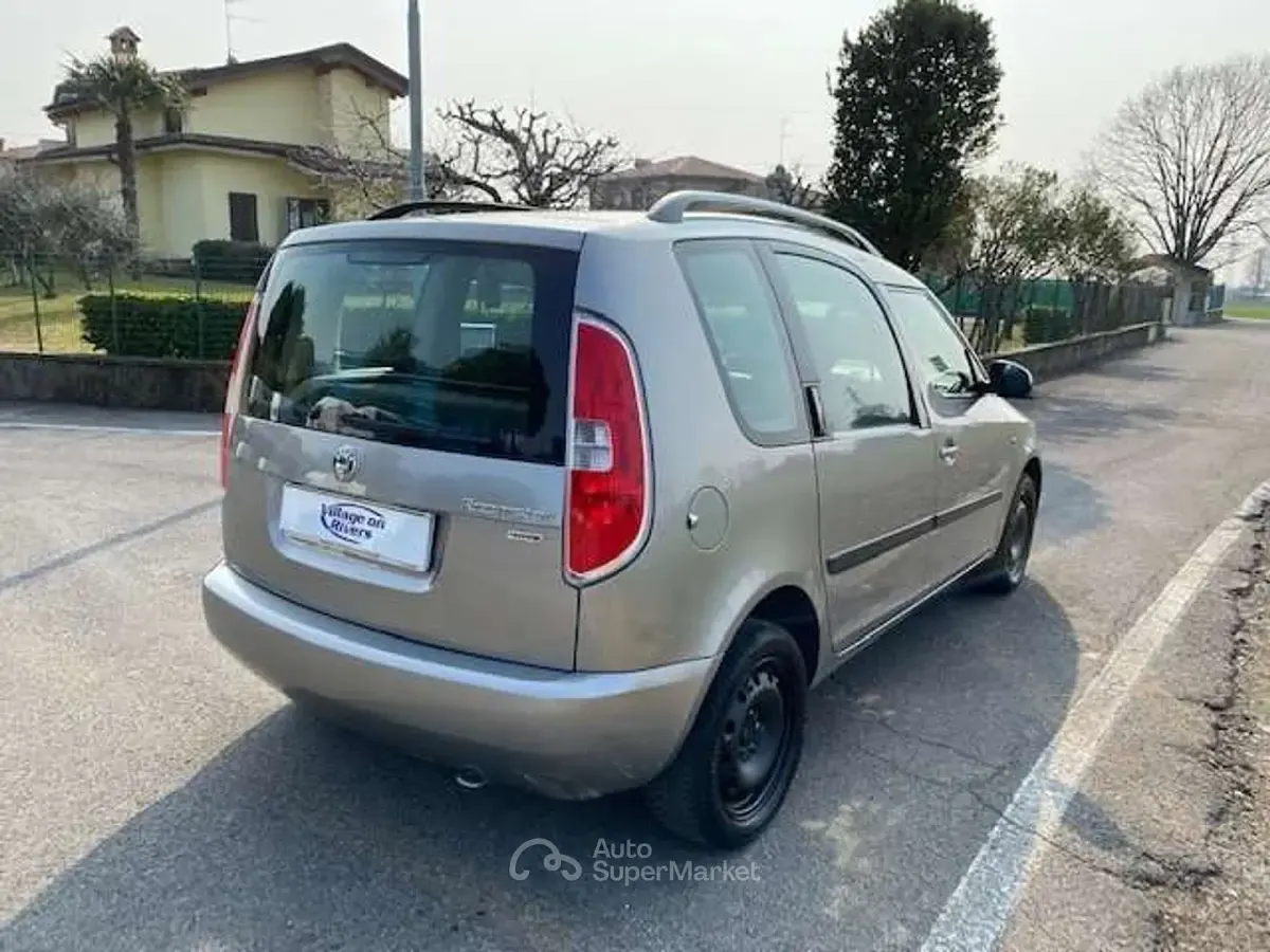 Usata Skoda Roomster 64 CV (47 kW) 2009 Beige Monovolume