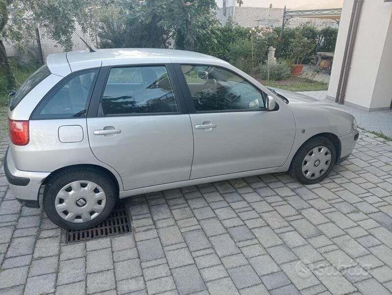Usata Seat Ibiza 75 CV (55 kW) 2000 Grigio Utilitaria