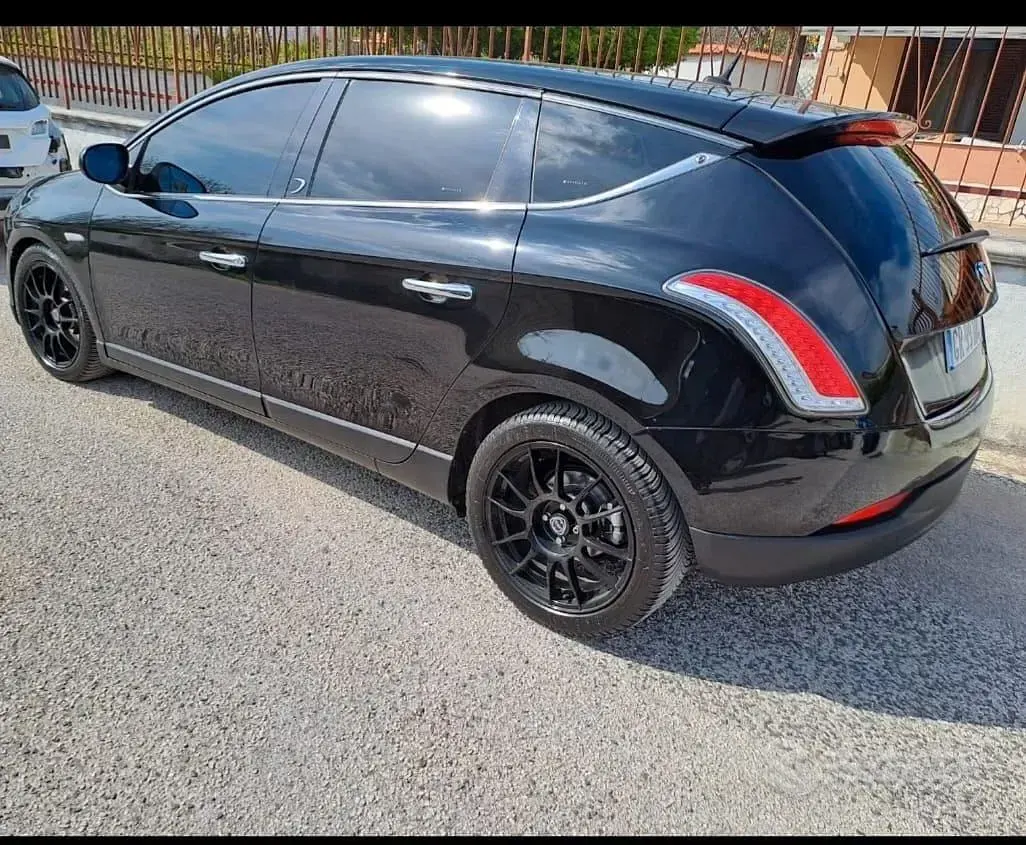 Usata Lancia Delta 165 CV (121 kW) 2009 Nero Utilitaria