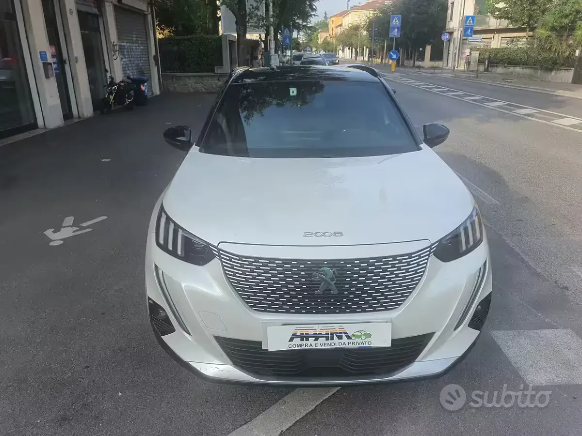 Usata Peugeot 2008 GT 56 kW (77 CV) 2023 Bianco SUV
