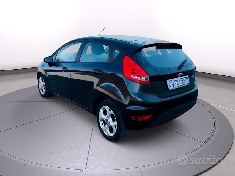 Usata Ford Fiesta 95 CV (69 kW) 2011 Blu Utilitaria