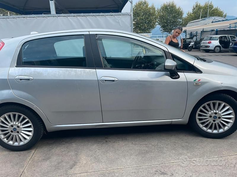Usata Fiat Punto 90 CV (66 kW) 2003 Grigio Utilitaria