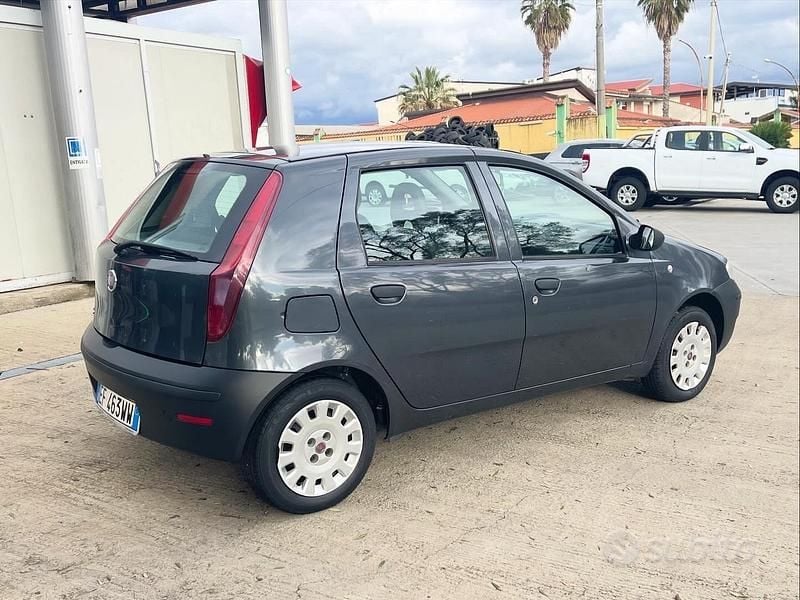 Usata Fiat Punto Active 59 CV (43 kW) 2010 Grigio Utilitaria