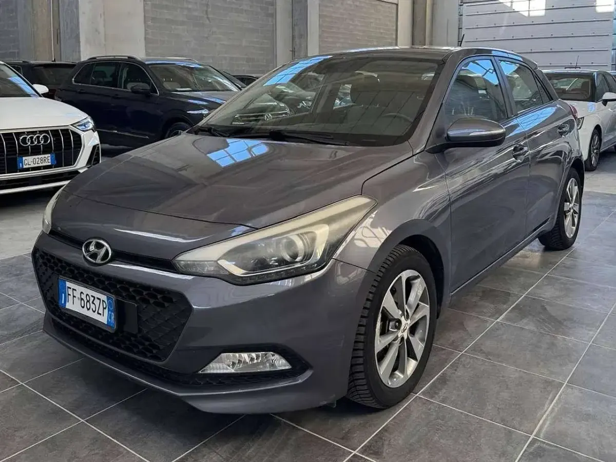 Usata Hyundai i20 75 CV (55 kW) 2017 Grigio Berlina
