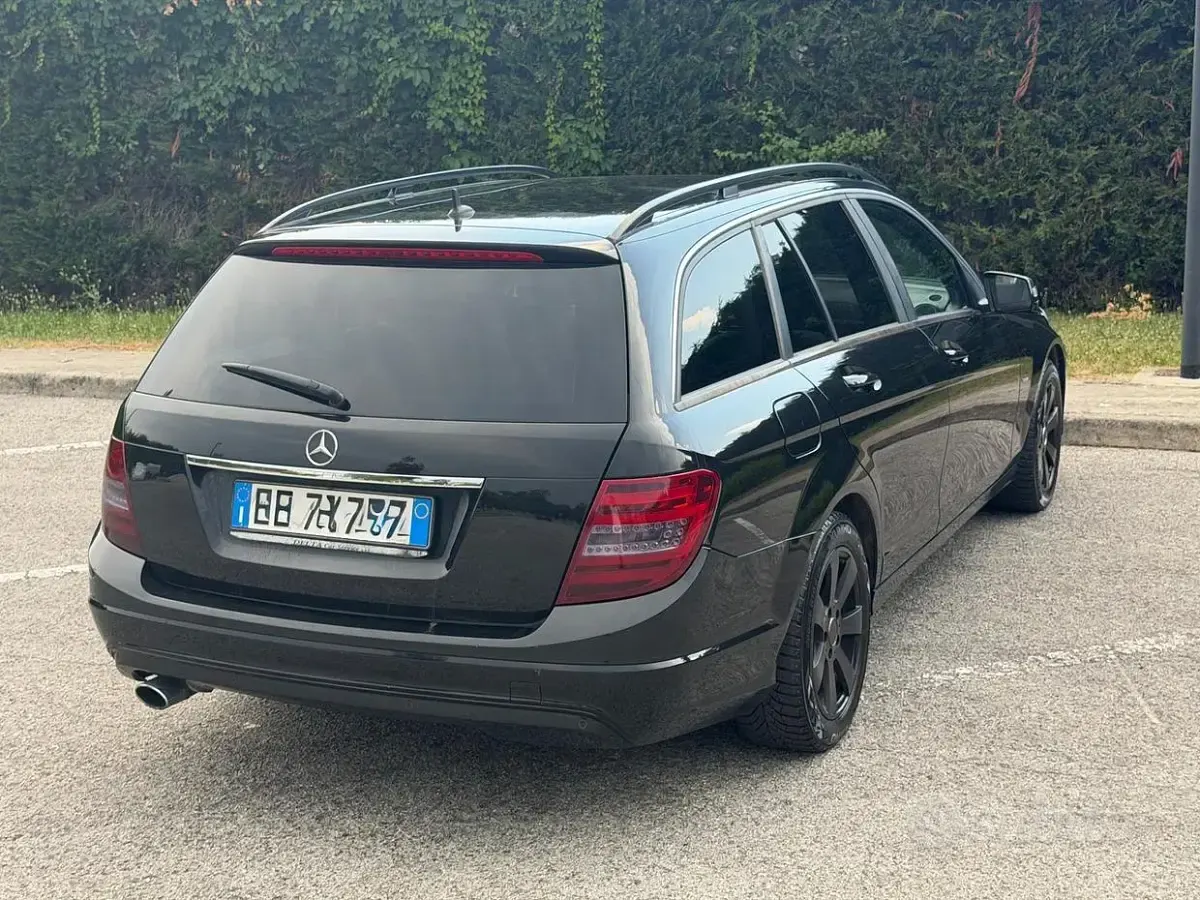 Usata Mercedes C200 136 CV (100 kW) 2015 Nero Station wagon