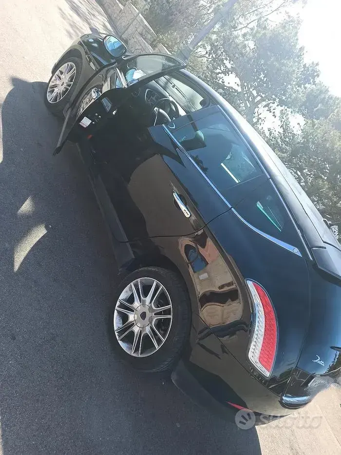 Usata Lancia Delta 120 CV (88 kW) 2011 Utilitaria